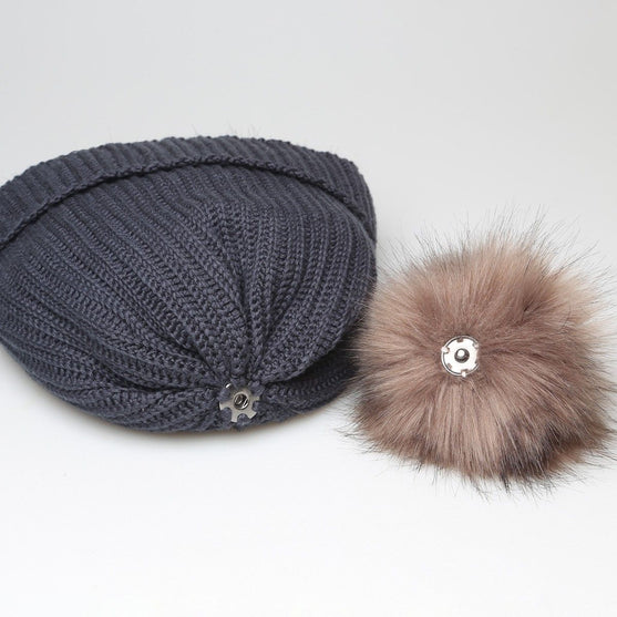 Pompon m/knap, Brun - Go Handmade
2