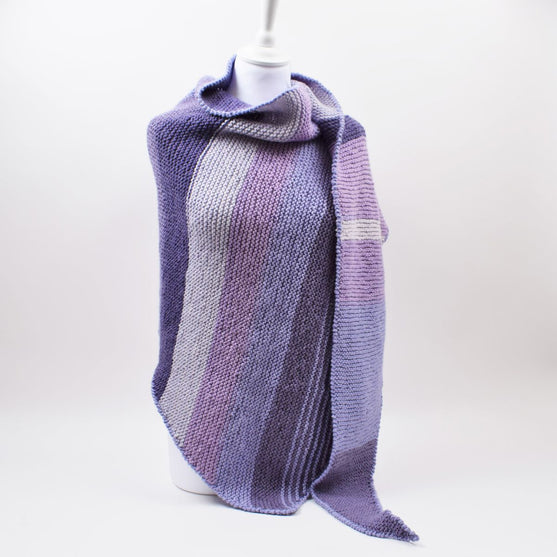 Asymmetrisk sjal med striber
2