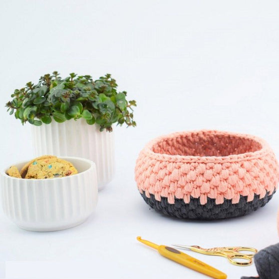 Hæklet Ribbon Kurv
4