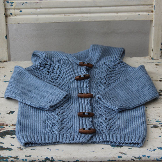 Hættetrøje med hulmønster
3