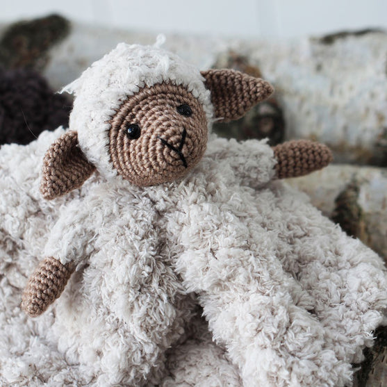 Chanel på hyggeklud og træring
2