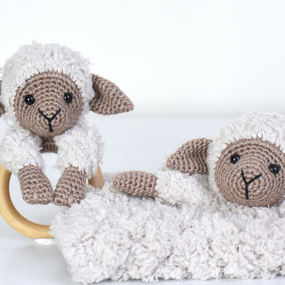 Chanel på hyggeklud og træring
6