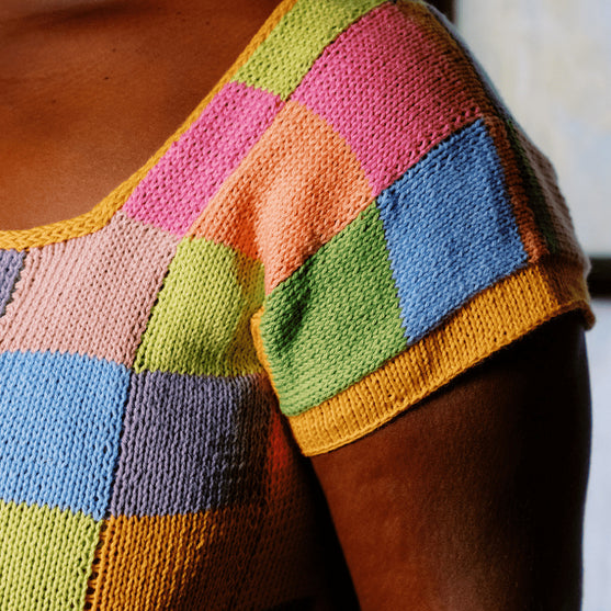 Suncatcher - Intarsia T-shirt med Firkantet Hals
2