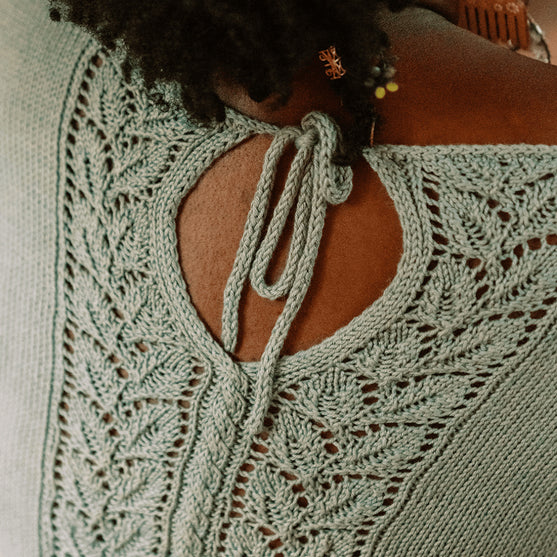 Floreale Top - T-shirt med Hulmønster-ryg
4