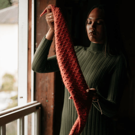 Foretoken - Tørklæde i strukturstrik
5