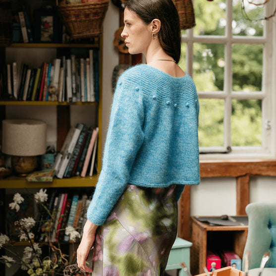 Adorned Pullover - Sweater med retstrikket bærestykke
2