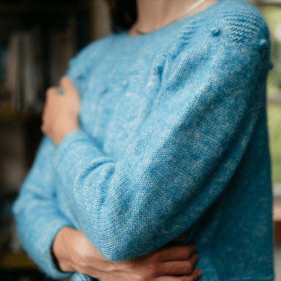 Adorned Pullover - Sweater med retstrikket bærestykke
5