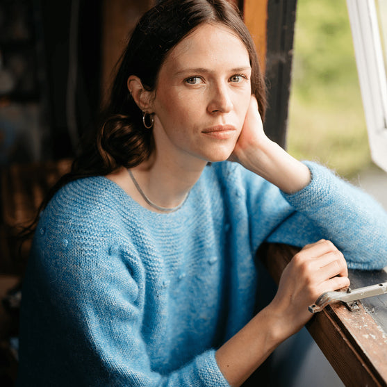 Adorned Pullover - Sweater med retstrikket bærestykke
8