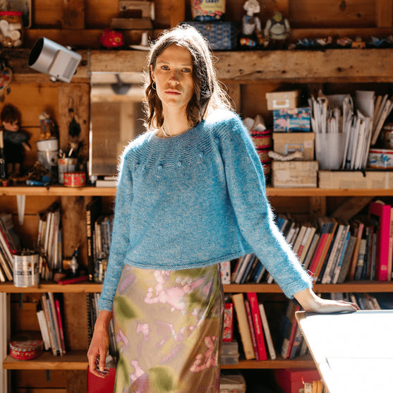 Adorned Pullover - Sweater med retstrikket bærestykke
9