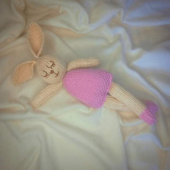 Bessie Bunny – Tøjdyr
3