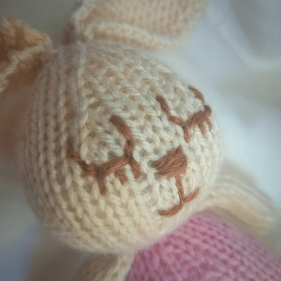 Bessie Bunny – Tøjdyr
5