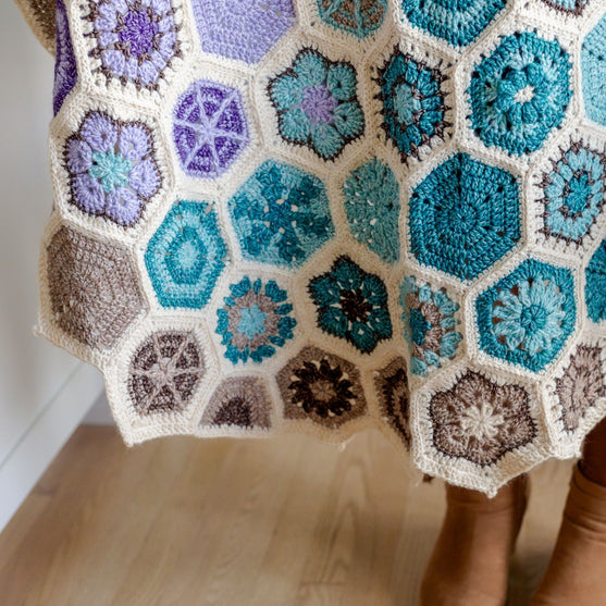 Aura - Tæppe - #FrostandBloomCAL
4