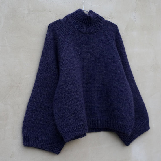 Deep Tide - Sweater
2