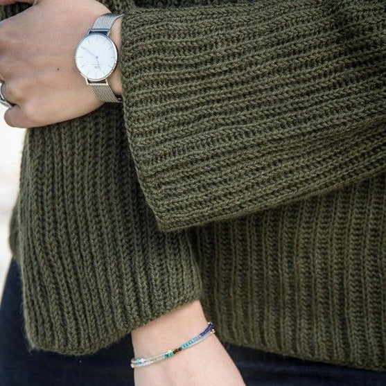 1671 - Patentstrikket sweater i Mayflower Easy Care
3