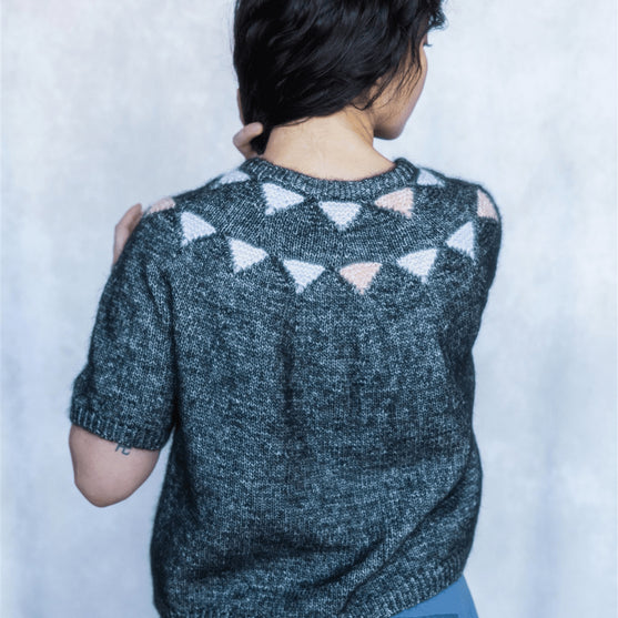 Acute - Bluse i Flerfarvestrik
6