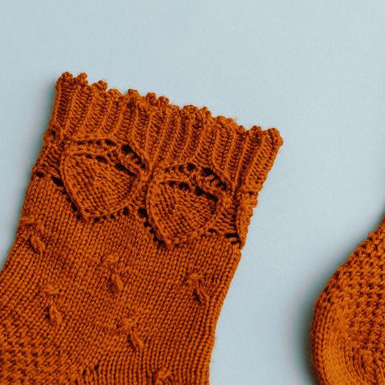 Oak Seed - Strømper i strukturstrik
6