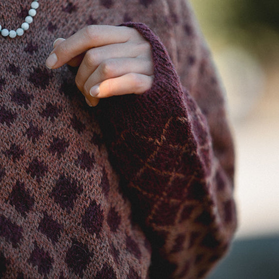 Maggie Rustic - Sweater med mønster
7