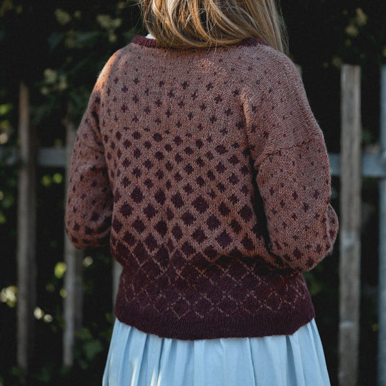 Maggie Rustic - Sweater med mønster
4