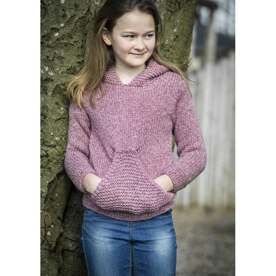 138-7 - Sweater med hætte og lomme
3