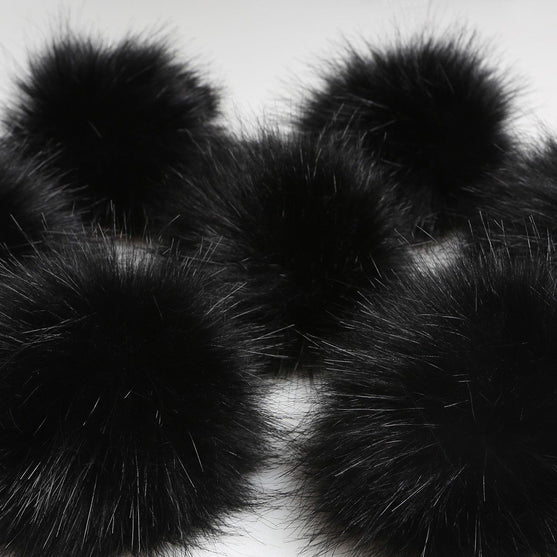 Pompon m/knap, Sort - Go Handmade
2