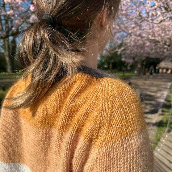Brede Striber - Kort Cardigan
4