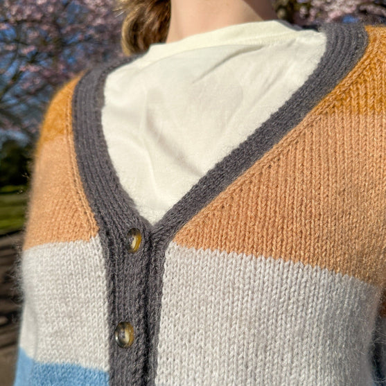 Brede Striber - Kort Cardigan
5