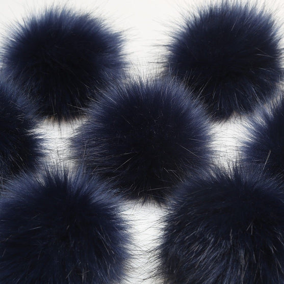 Pompon m/knap, Mørk Blå - Go Handmade
2
