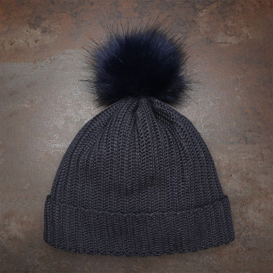 Pompon m/knap, Mørk Blå - Go Handmade
3