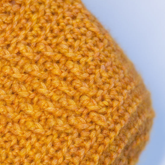 Beehive - Halstørklæde og beanie
7