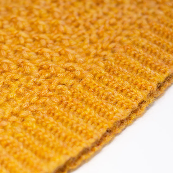 Beehive - Halstørklæde og beanie
8