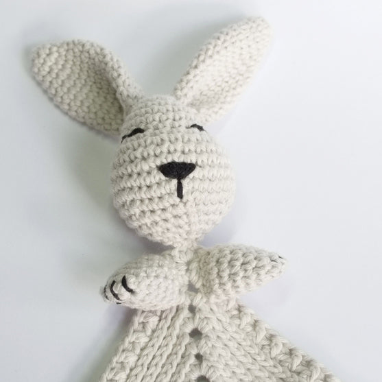 Ninka - Serviet med hare
6