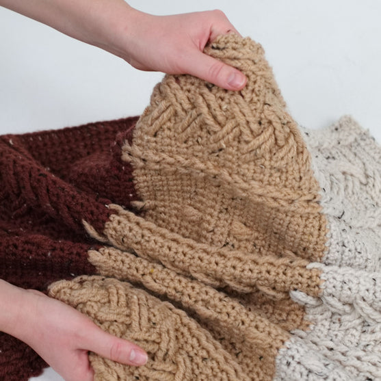 Happy Bear - Babytæppe og Hue
8