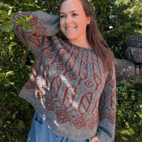 Feathers – Sweater
2