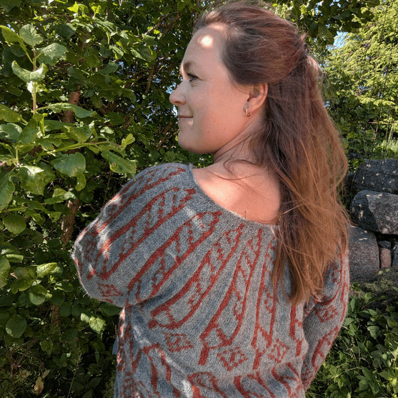 Feathers – Sweater
4