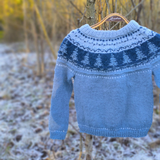 Fluffy Winterday - Børnesweater
2