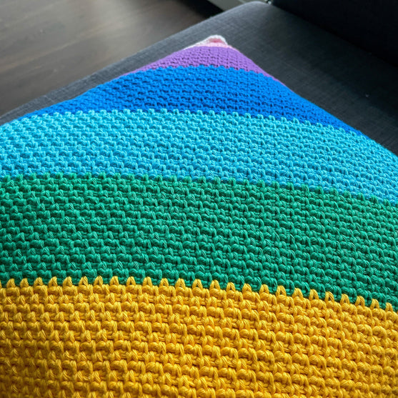 Woven Rainbow Pude
5