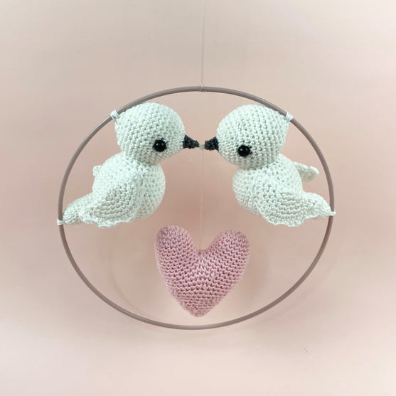 Kærlighedsbjørn, kærlighedsfugle og hjerter
2