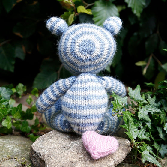 Camille - Strikket bamse
3