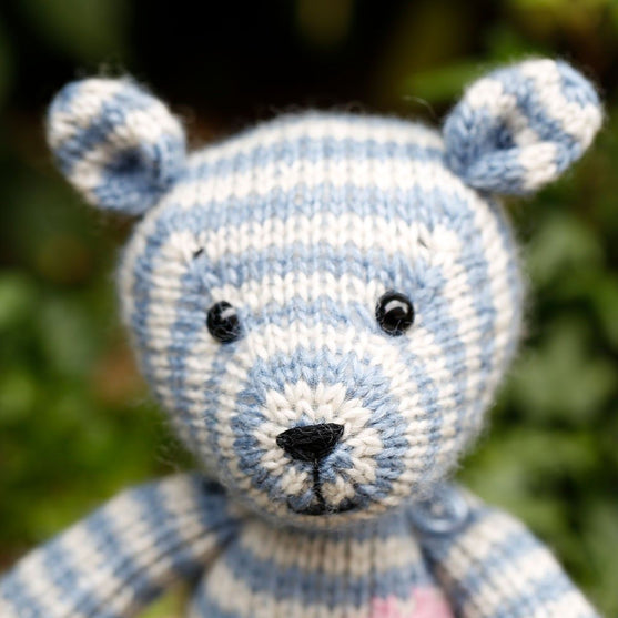 Camille - Strikket bamse
4