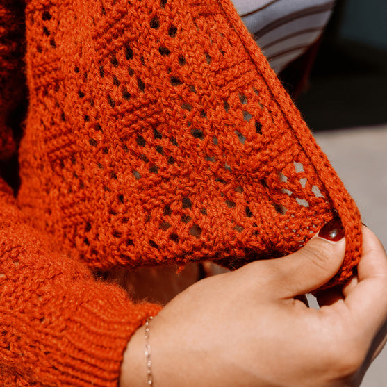 

Timanfaya - Cardigan med hulmønster
7