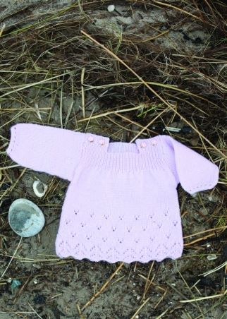 

123 – 6 Pigetunika med hulmønster
1