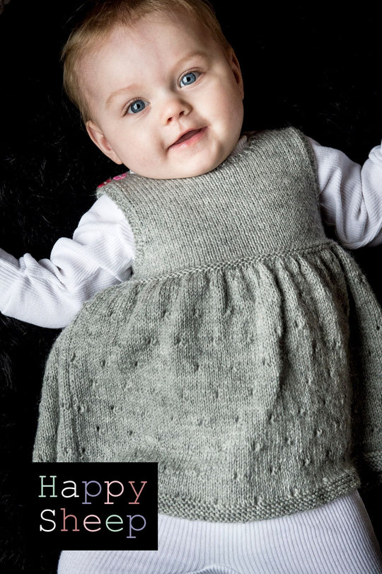 Kjole med hulmønster