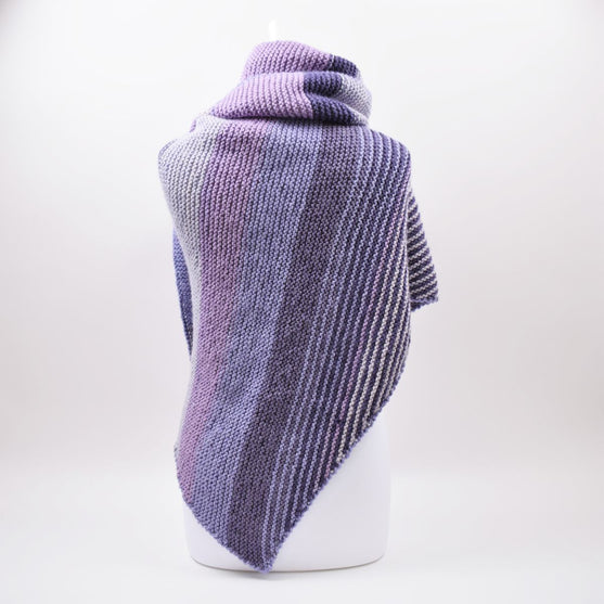 

Asymmetrisk sjal med striber
3