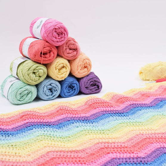 

Hæklet Rainbow babysvøb - Pastel
4