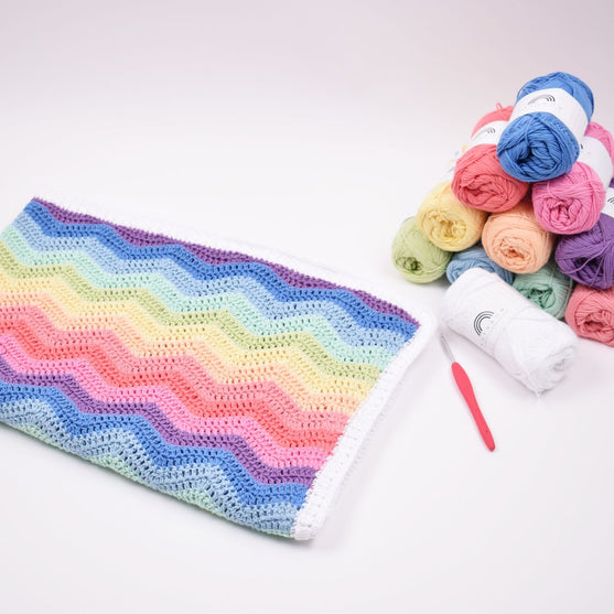 

Hæklet Rainbow babysvøb - Pastel
5