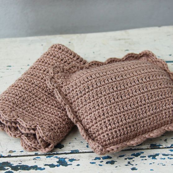 

Teddy med tæppe og pude - Basse
3