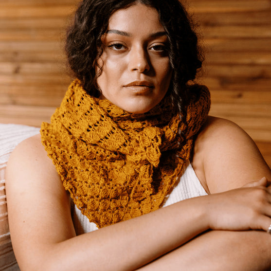 

Grisaille - Trekantet Blondesjal
6