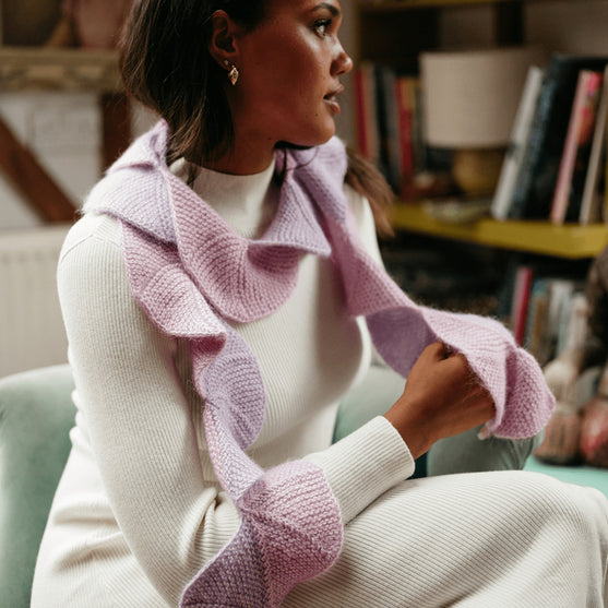 

Undulate - Retstrikket viftetørklæde
1