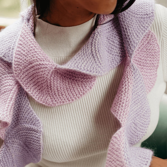 

Undulate - Retstrikket viftetørklæde
2