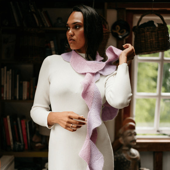 

Undulate - Retstrikket viftetørklæde
6